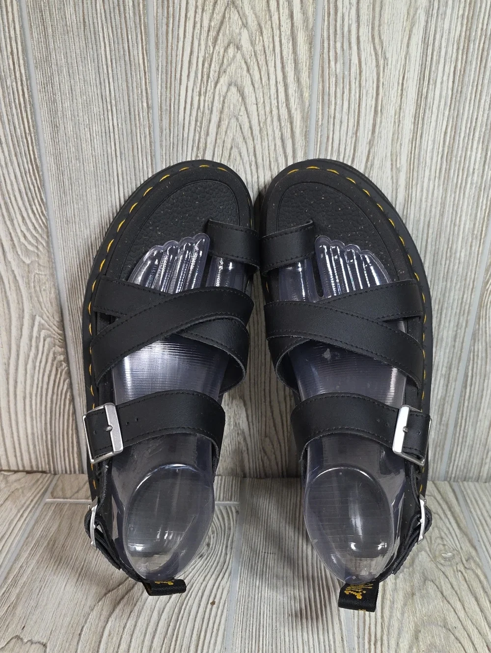 Dr. Martens worn dna avry